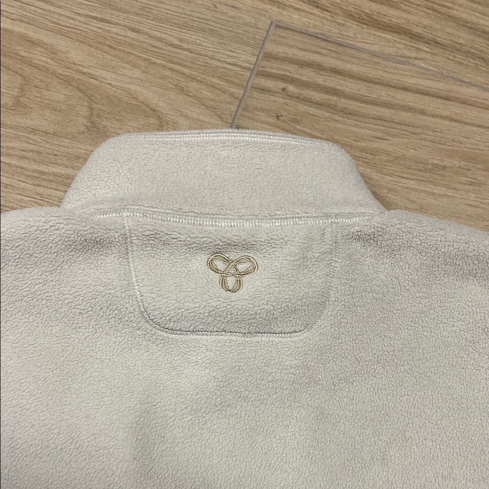 Aritzia Women's Cream Quarter-Zip Sweatshirt - Picture 8 of 8